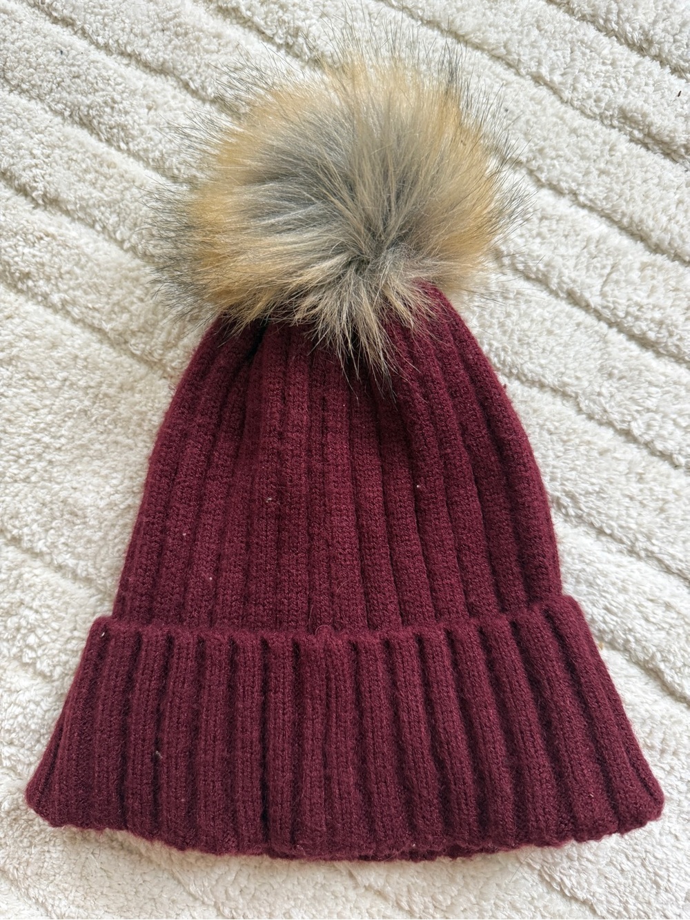Ribbed Pom Beanie - Burgundy with Faux Fur Pom